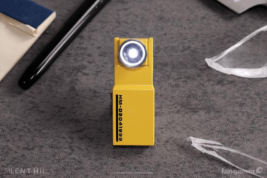 Harry's Flashlight LED Pin - Silent Hill
