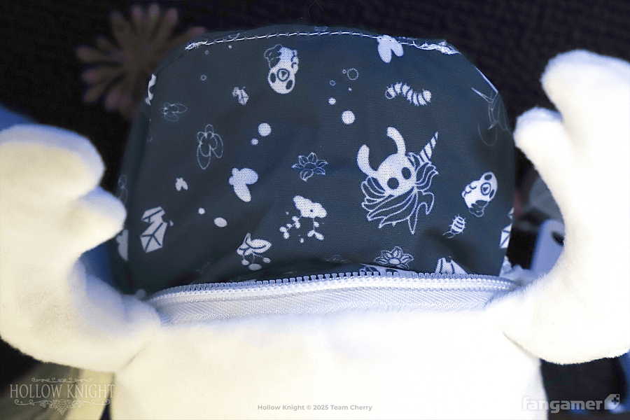 The Knight Retractable Pouch